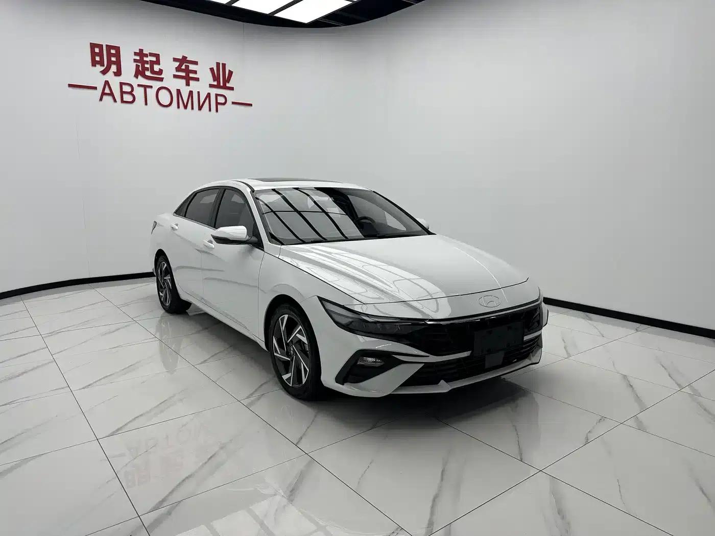 Hyundai Elantra 2023 1.5L CVT GLX Elite Edition — миниатюра 3