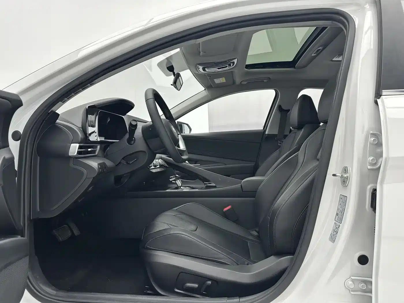 Hyundai Elantra 2023 1.5L CVT GLX Elite Edition — миниатюра 5