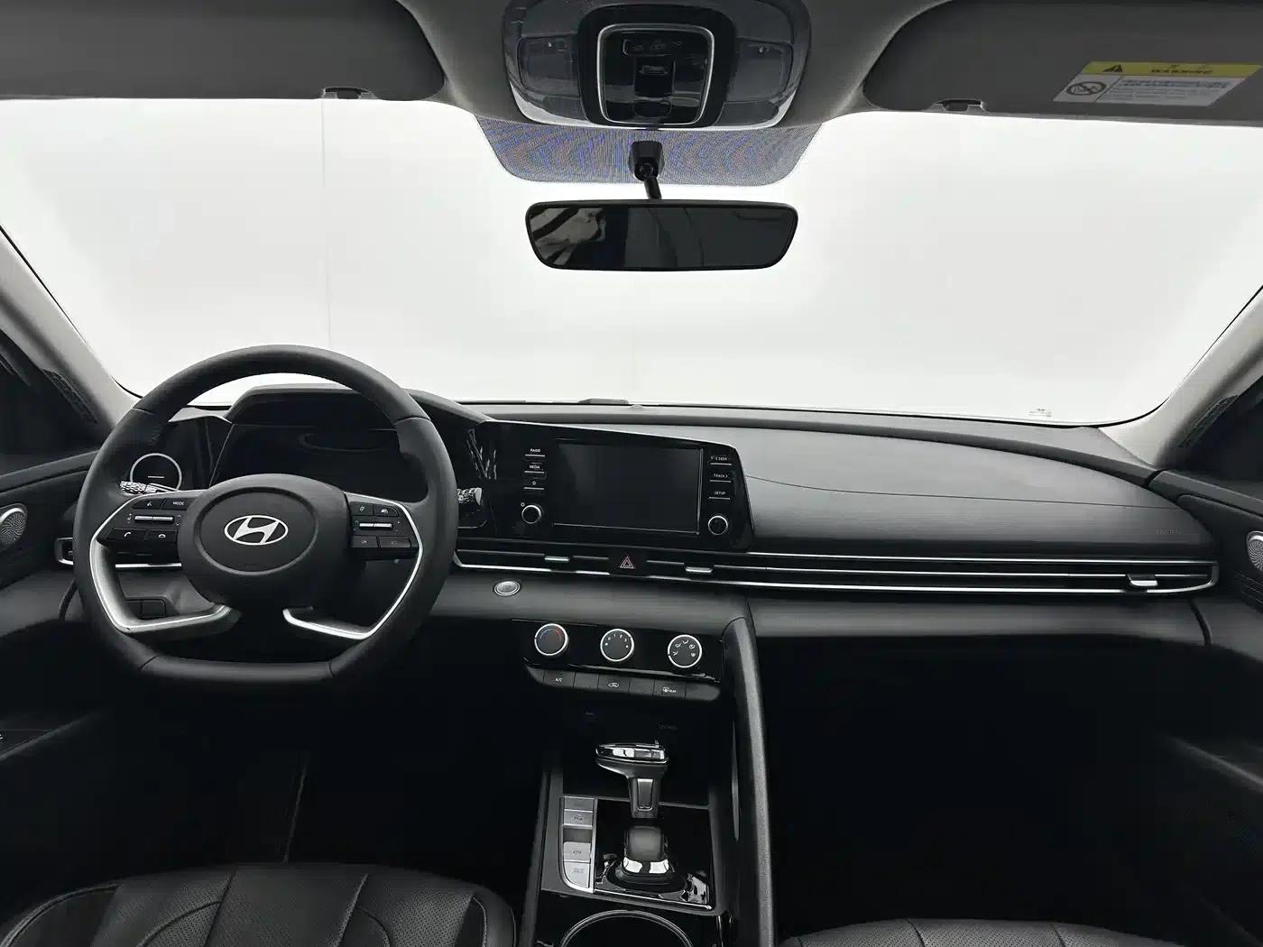 Hyundai Elantra 2023 1.5L CVT GLX Elite Edition — миниатюра 7