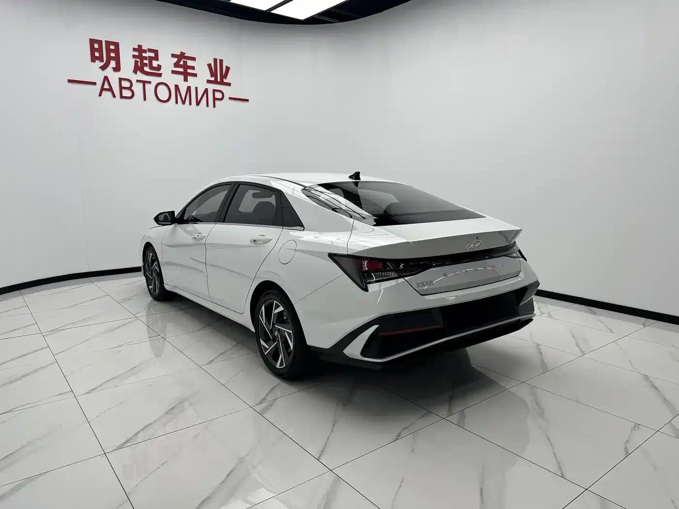 Hyundai Elantra 2023 1.5L CVT GLX Elite Edition — миниатюра 8