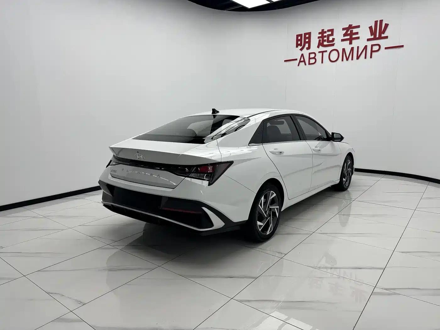 Hyundai Elantra 2023 1.5L CVT GLX Elite Edition — миниатюра 9