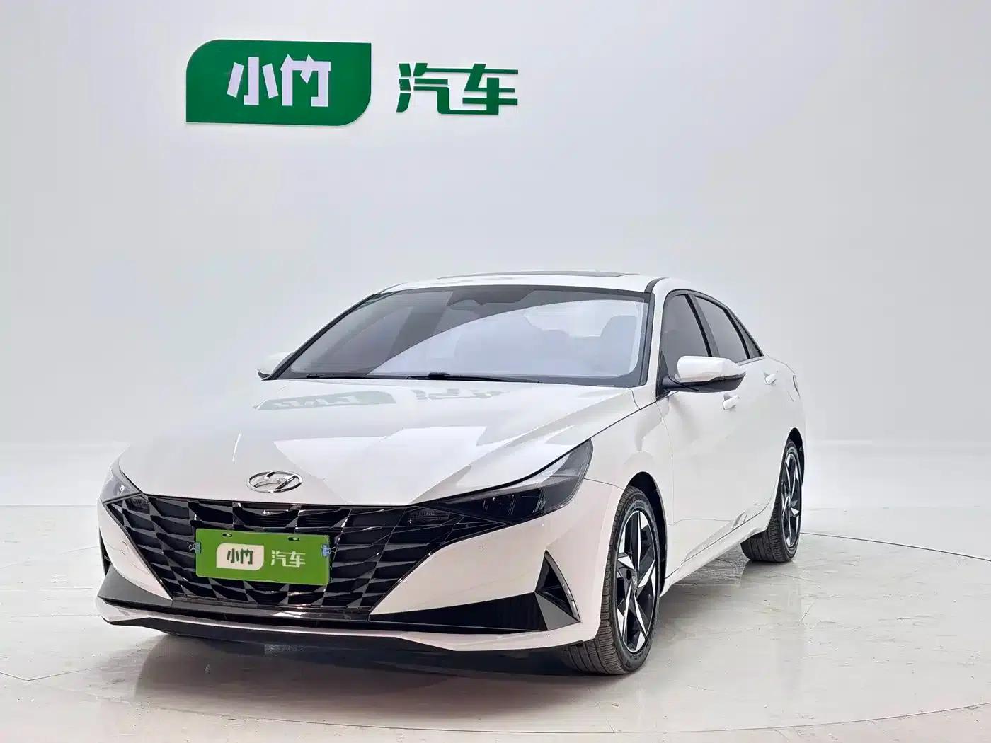 Hyundai Elantra 2022 1.5L CVT LUX Premium Edition — миниатюра 1