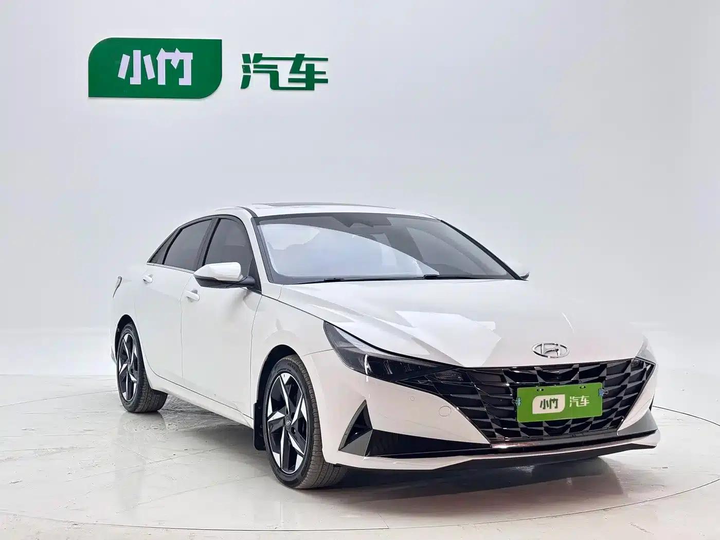 Hyundai Elantra 2022 1.5L CVT LUX Premium Edition — миниатюра 2