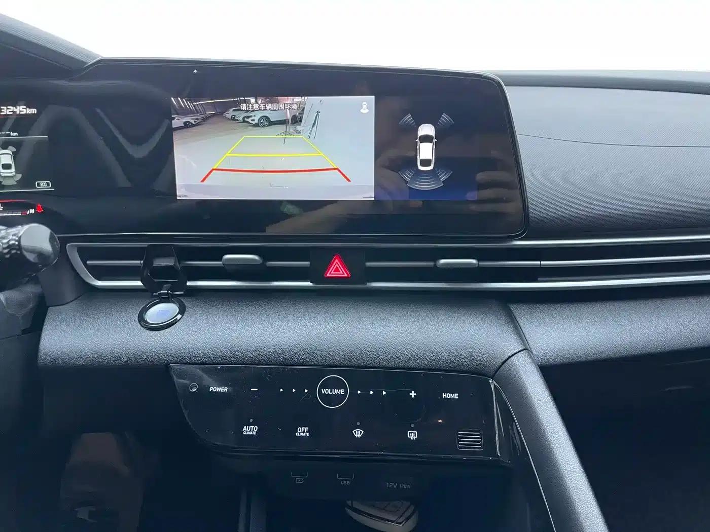 Hyundai Elantra 2022 1.5L CVT LUX Premium Edition — миниатюра 17