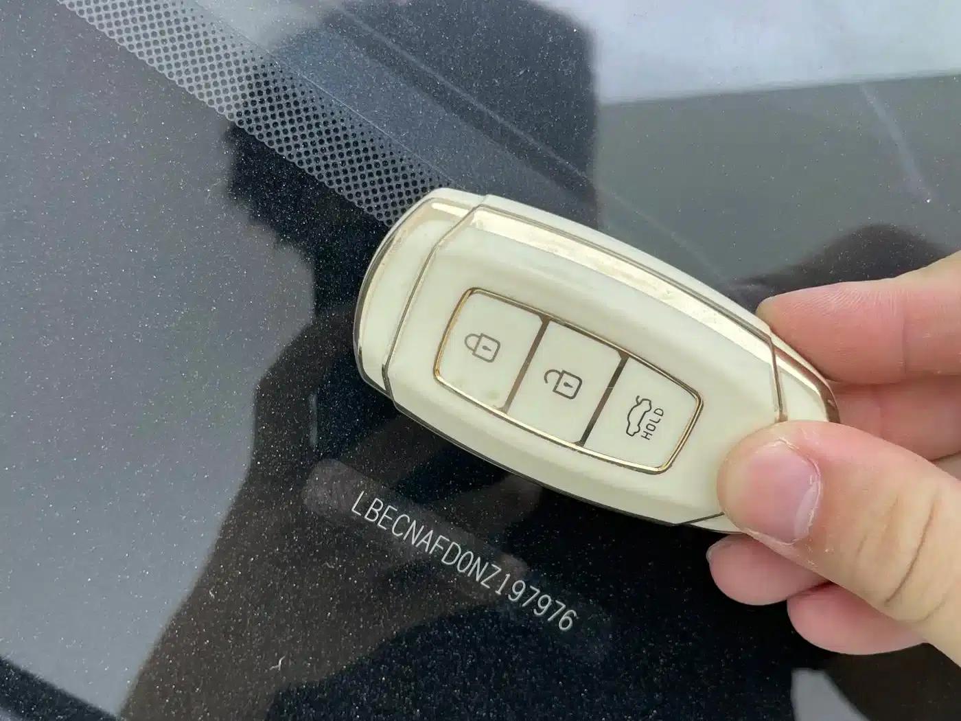 Hyundai Elantra 2022 1.5L CVT LUX Premium Edition — миниатюра 18