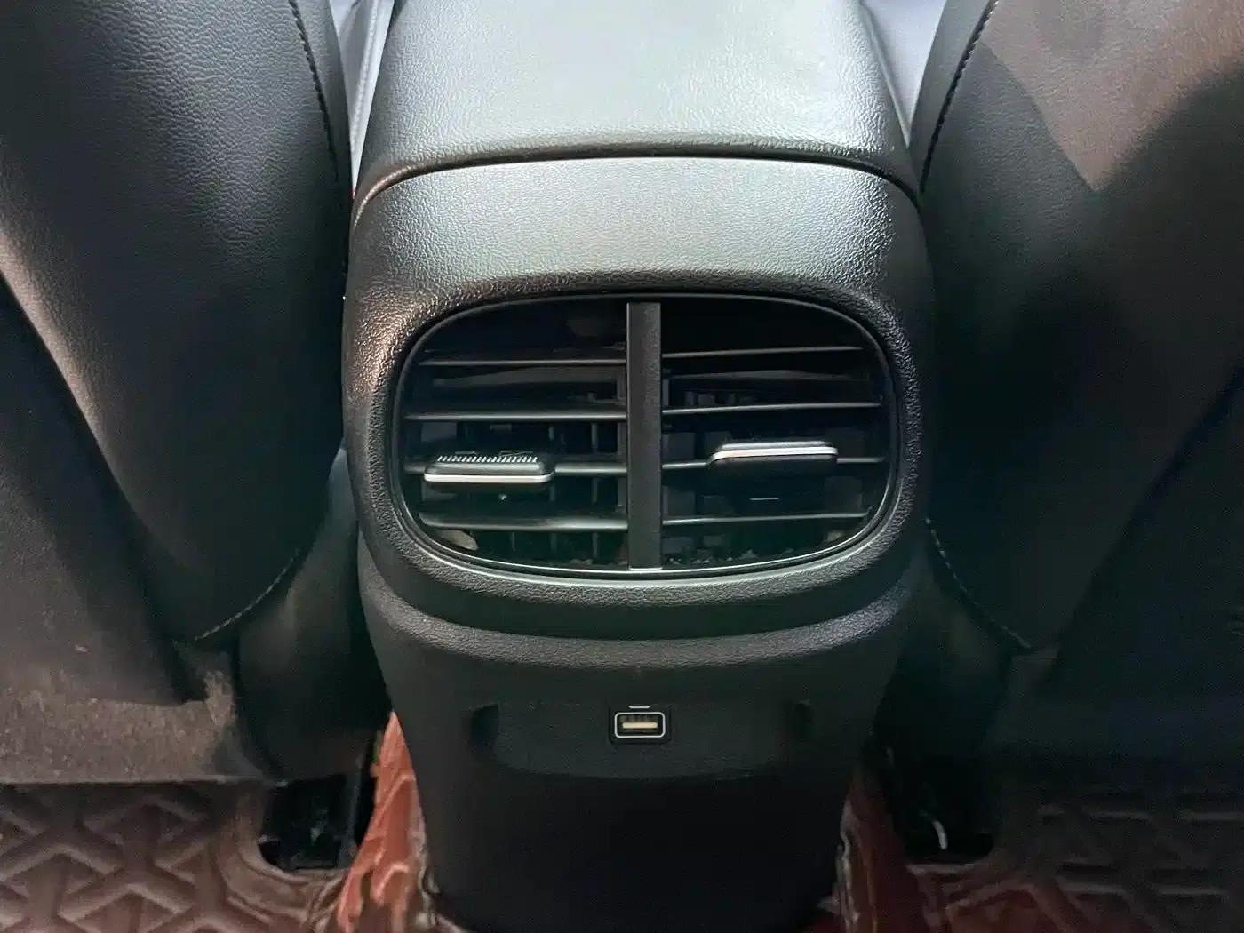 Hyundai Elantra 2022 1.5L CVT LUX Premium Edition — миниатюра 27