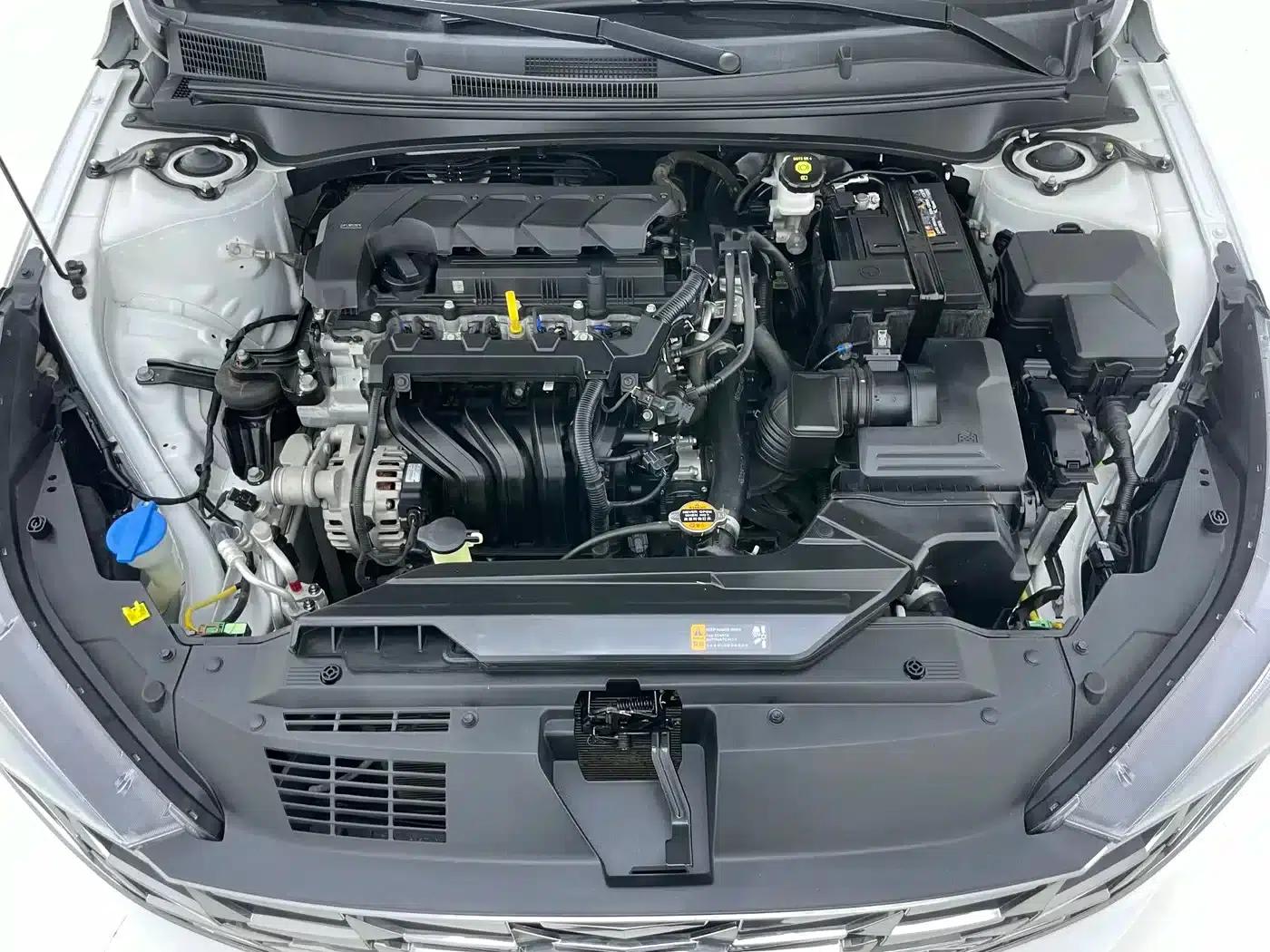 Hyundai Elantra 2022 1.5L CVT LUX Premium Edition — миниатюра 31