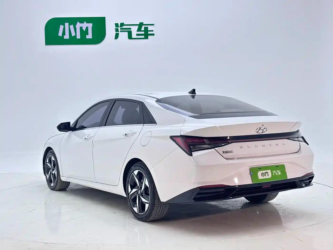 Hyundai Elantra 2022 1.5L CVT LUX Premium Edition — миниатюра 6