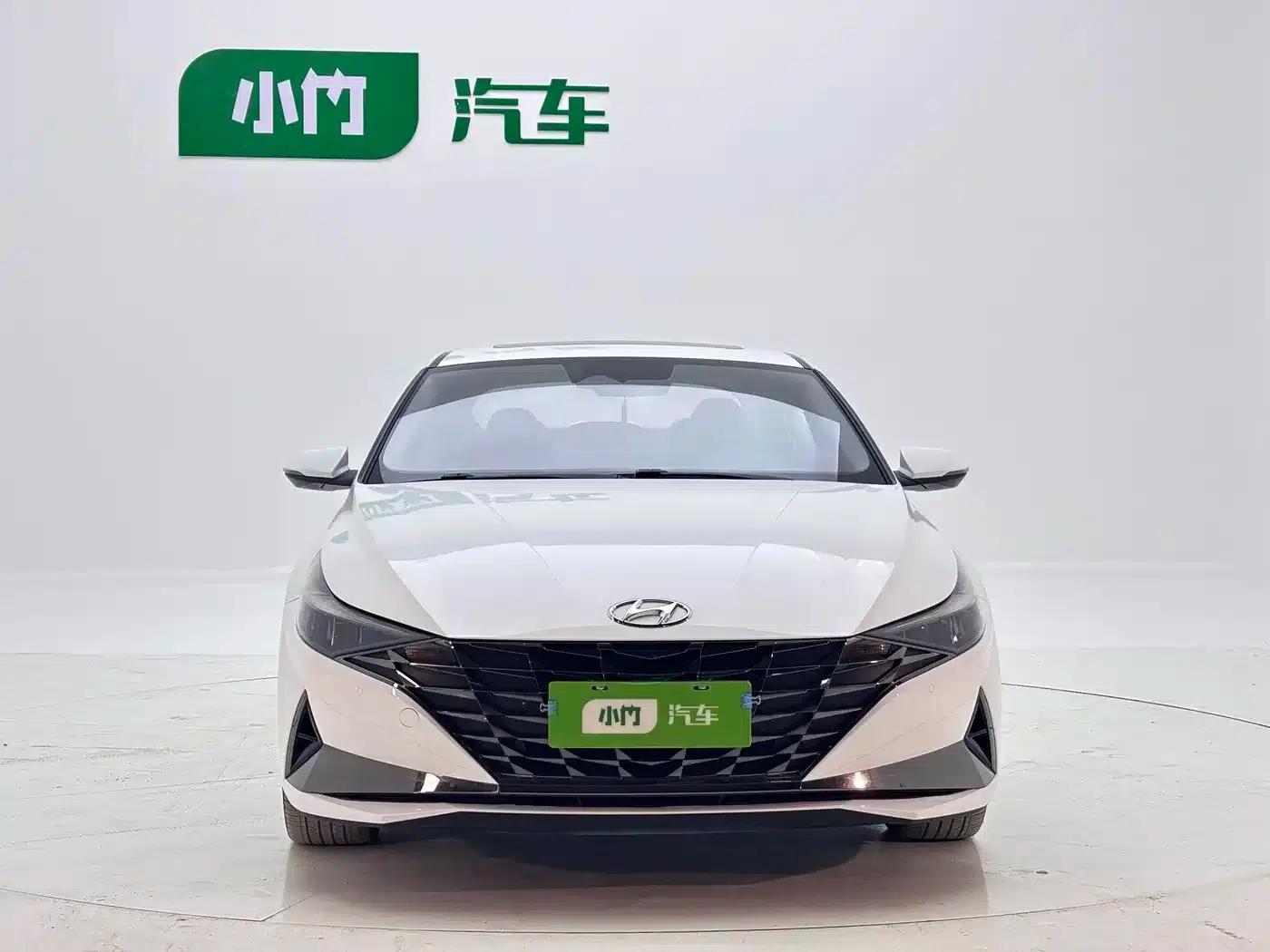 Hyundai Elantra 2022 1.5L CVT LUX Premium Edition — миниатюра 7