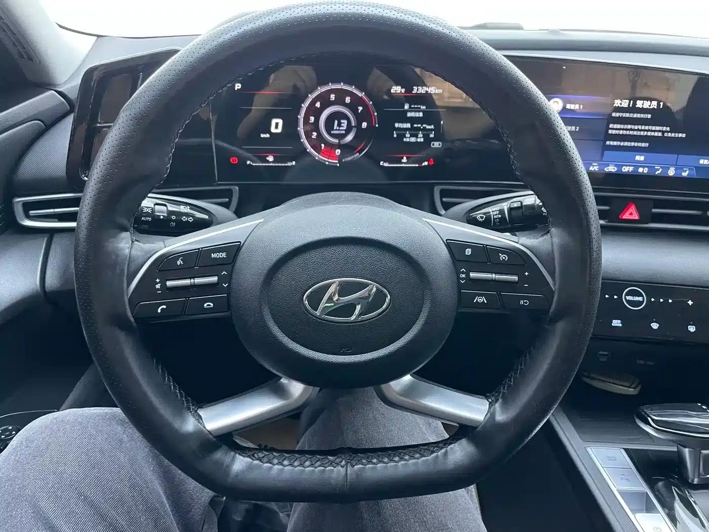 Hyundai Elantra 2022 1.5L CVT LUX Premium Edition — миниатюра 8
