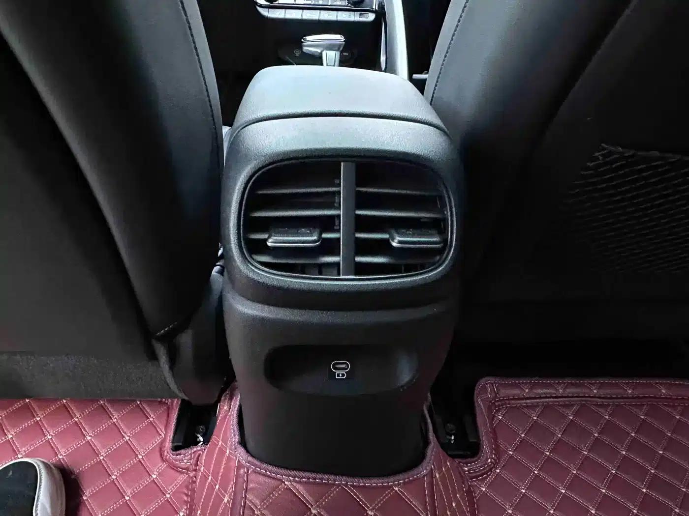 Hyundai Elantra 2023 1.5L CVT LUX Premium Edition — миниатюра 14