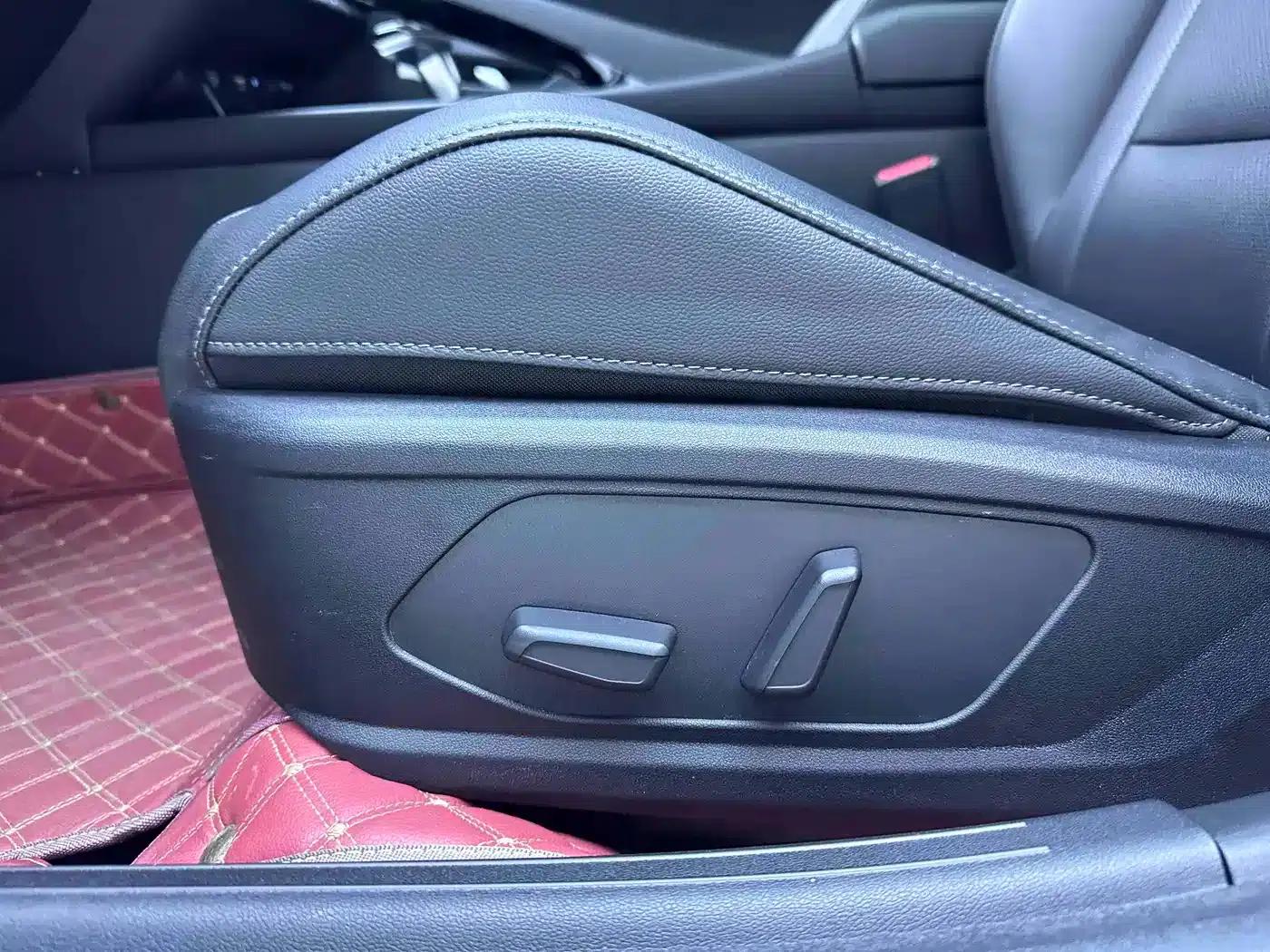 Hyundai Elantra 2023 1.5L CVT LUX Premium Edition — миниатюра 15