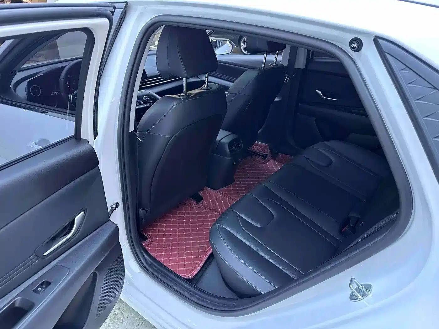 Hyundai Elantra 2023 1.5L CVT LUX Premium Edition — миниатюра 9