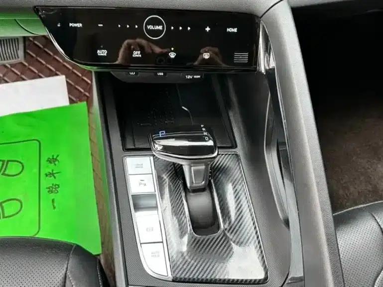 Hyundai Elantra 2022 1.5L CVT LUX Premium Edition — миниатюра 15