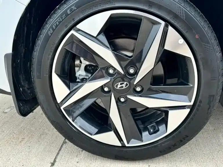 Hyundai Elantra 2022 1.5L CVT LUX Premium Edition — миниатюра 21
