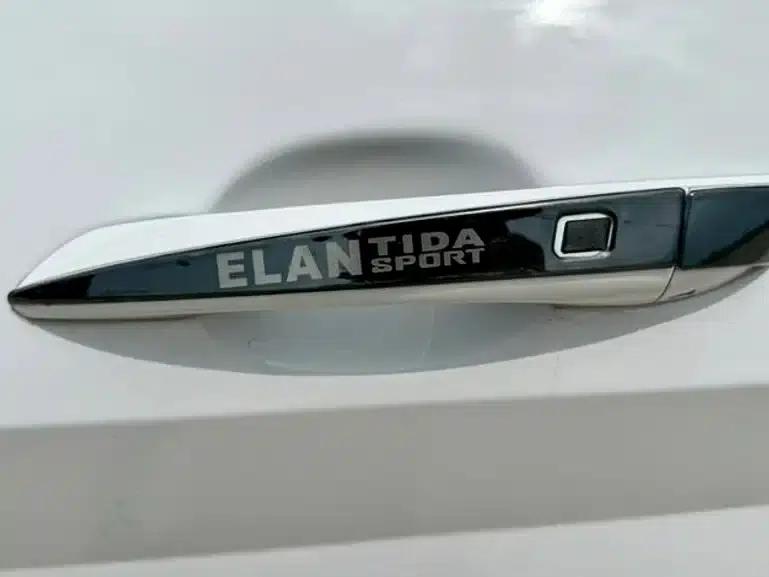 Hyundai Elantra 2022 1.5L CVT LUX Premium Edition — миниатюра 8