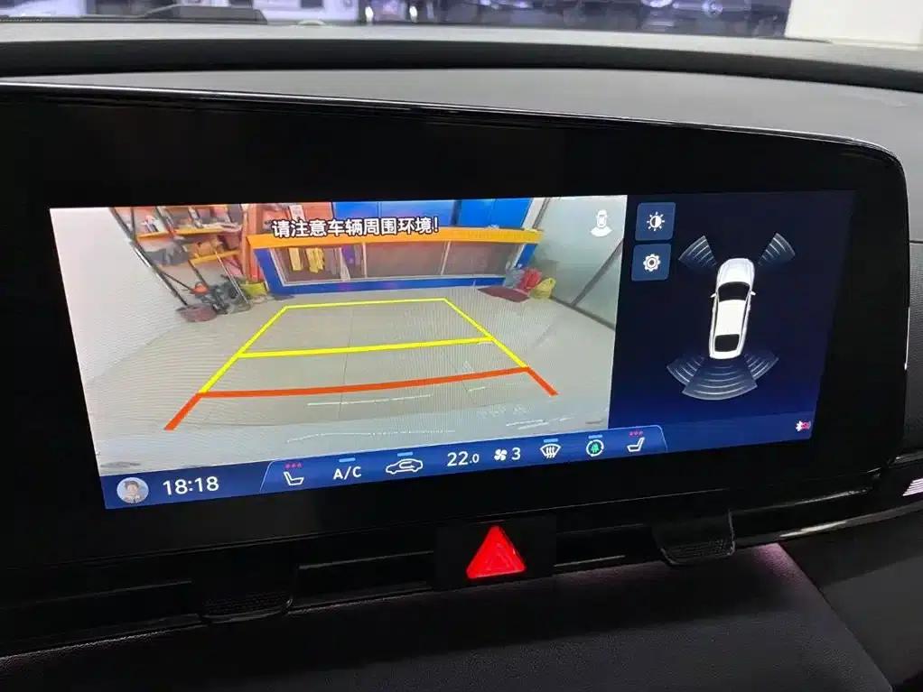 Hyundai Elantra 2022 240TGDi DCT LUX Premium Edition — миниатюра 11