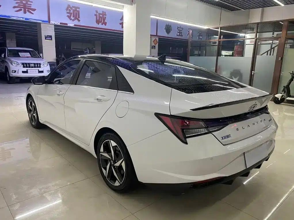 Hyundai Elantra 2022 240TGDi DCT LUX Premium Edition — миниатюра 4