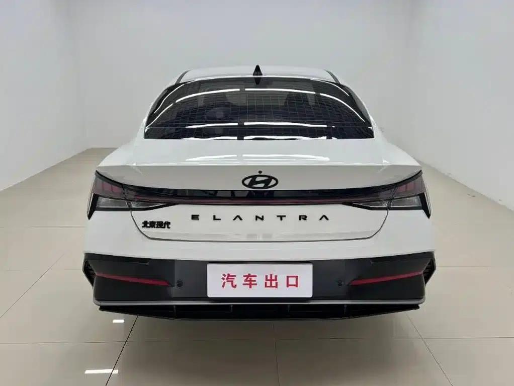 Hyundai Elantra 2023 1.5L CVT LUX Premium Edition — миниатюра 5