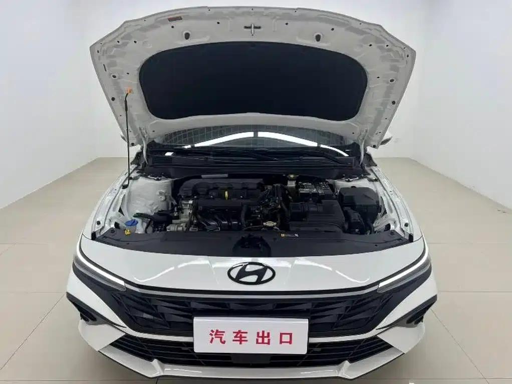 Hyundai Elantra 2023 1.5L CVT LUX Premium Edition — миниатюра 7