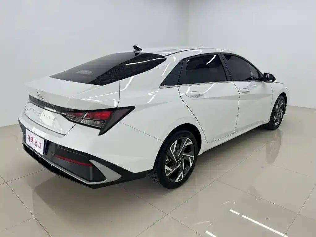 Hyundai Elantra 2023 1.5L CVT GLX Elite Edition — миниатюра 4