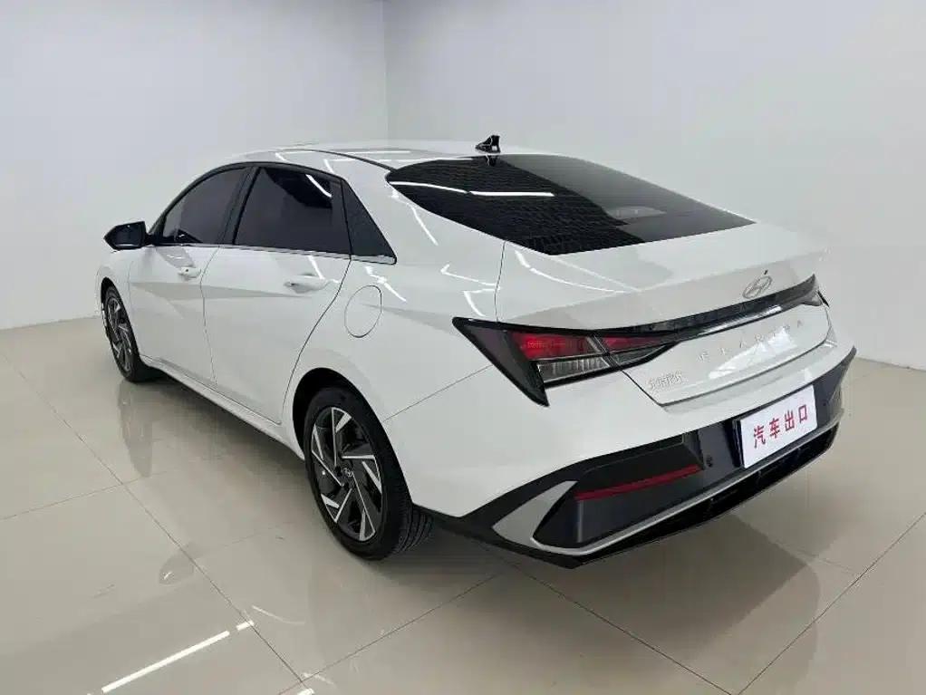 Hyundai Elantra 2023 1.5L CVT GLX Elite Edition — миниатюра 6