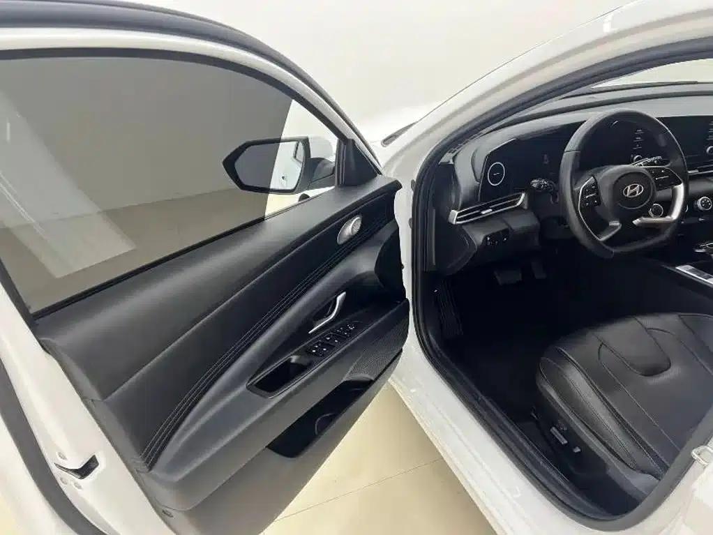Hyundai Elantra 2023 1.5L CVT GLX Elite Edition — миниатюра 9