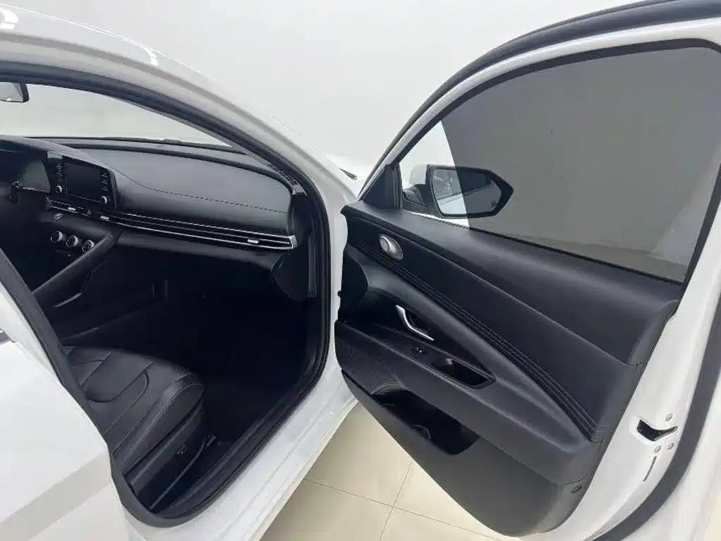 Hyundai Elantra 2023 1.5L CVT GLX Elite Edition — миниатюра 10