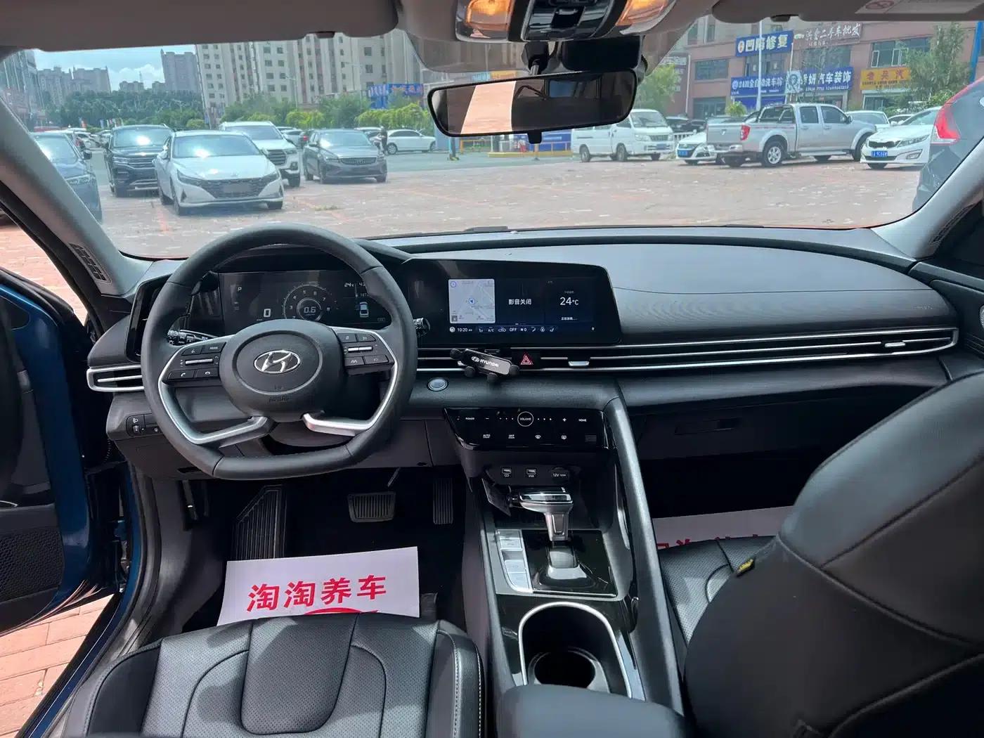Hyundai Elantra 2022 1.5L CVT TOP Flagship Edition — миниатюра 9