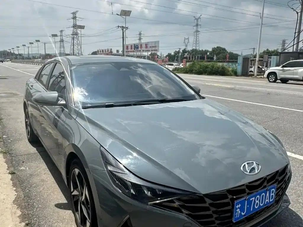 Hyundai Elantra 2022 1.5L CVT LUX Premium Edition — миниатюра 1