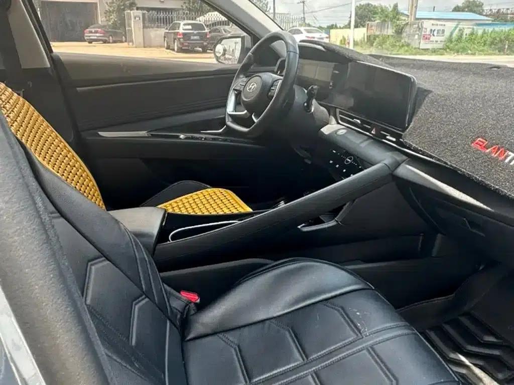 Hyundai Elantra 2022 1.5L CVT LUX Premium Edition — миниатюра 11
