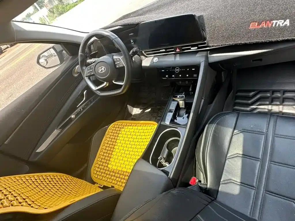 Hyundai Elantra 2022 1.5L CVT LUX Premium Edition — миниатюра 13