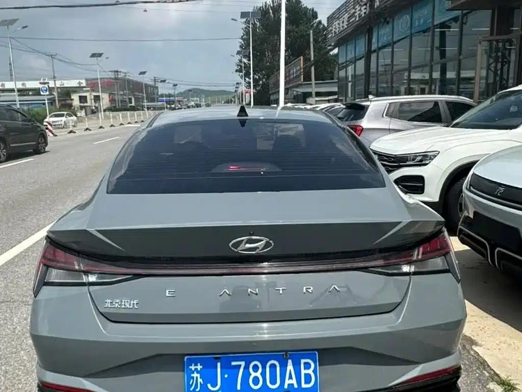Hyundai Elantra 2022 1.5L CVT LUX Premium Edition — миниатюра 4