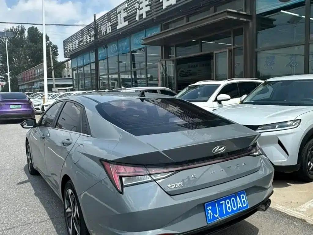 Hyundai Elantra 2022 1.5L CVT LUX Premium Edition — миниатюра 5