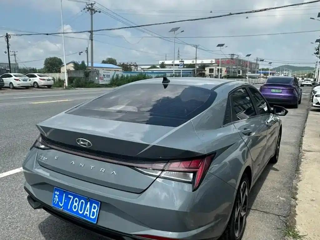 Hyundai Elantra 2022 1.5L CVT LUX Premium Edition — миниатюра 6