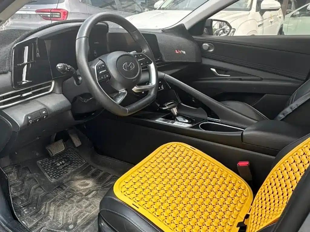 Hyundai Elantra 2022 1.5L CVT LUX Premium Edition — миниатюра 7