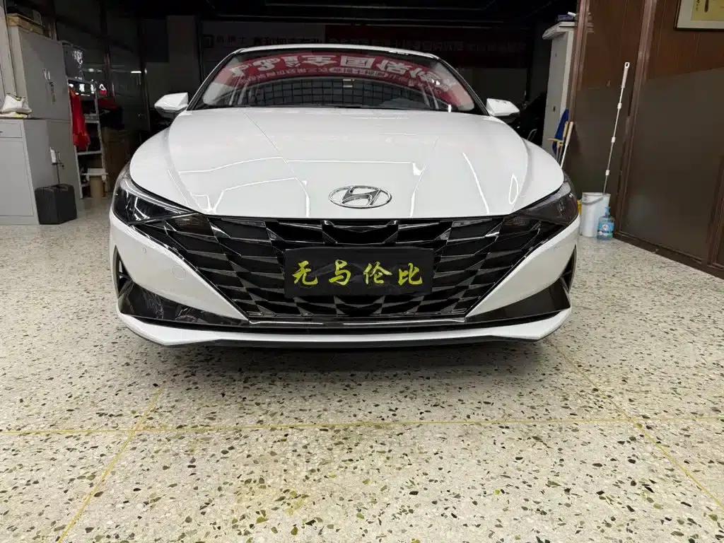Hyundai Elantra 2022 1.5L CVT LUX Premium Edition — миниатюра 2