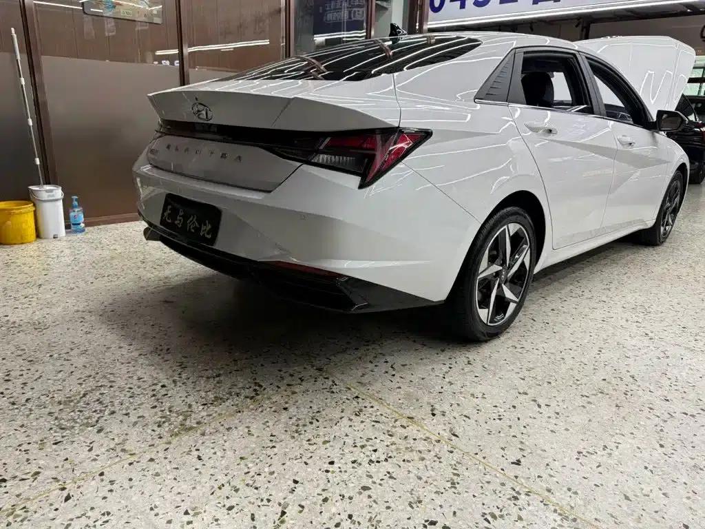 Hyundai Elantra 2022 1.5L CVT LUX Premium Edition — миниатюра 11
