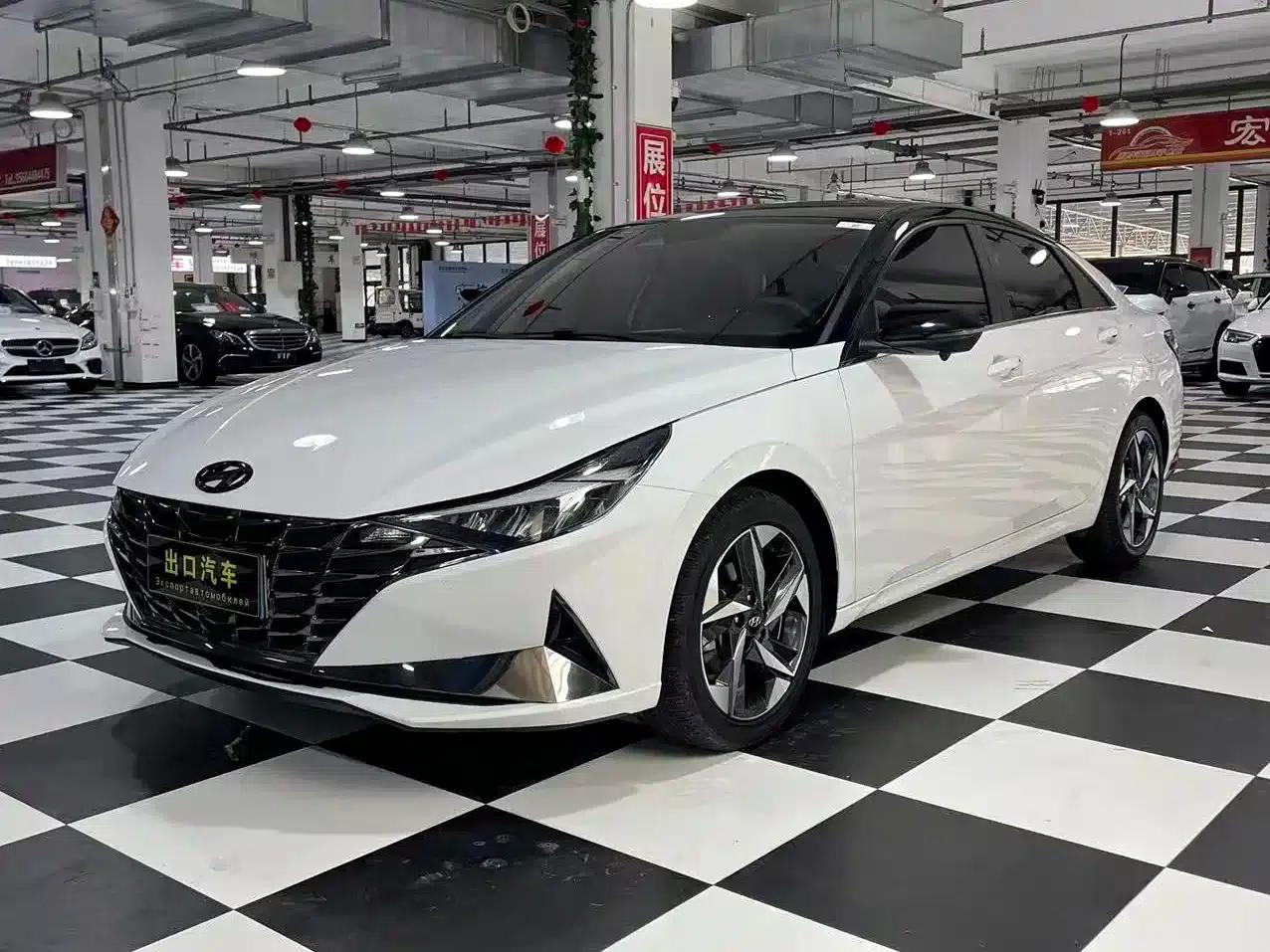 Hyundai Elantra 2021 1.5L CVT LUX Premium Edition — миниатюра 1