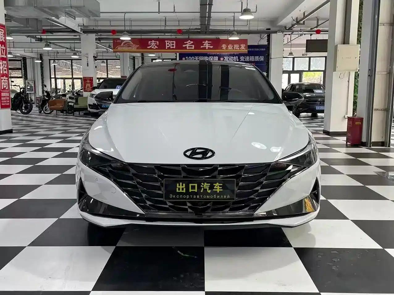 Hyundai Elantra 2021 1.5L CVT LUX Premium Edition — миниатюра 2