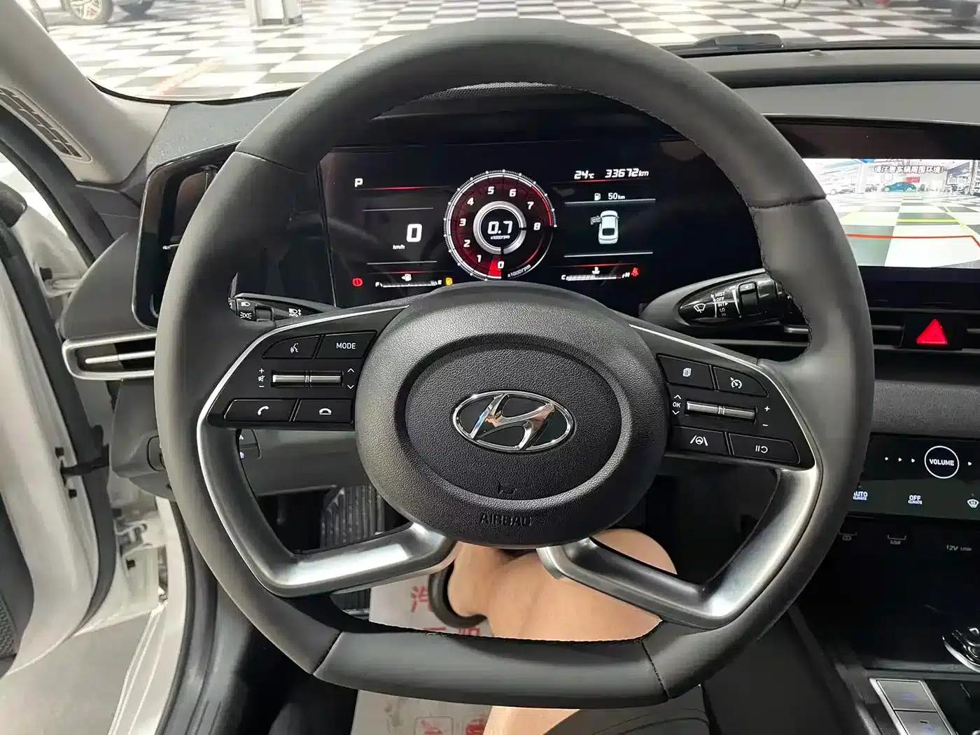 Hyundai Elantra 2021 1.5L CVT LUX Premium Edition — миниатюра 15