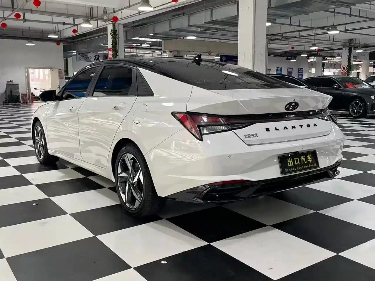 Hyundai Elantra 2021 1.5L CVT LUX Premium Edition — миниатюра 7