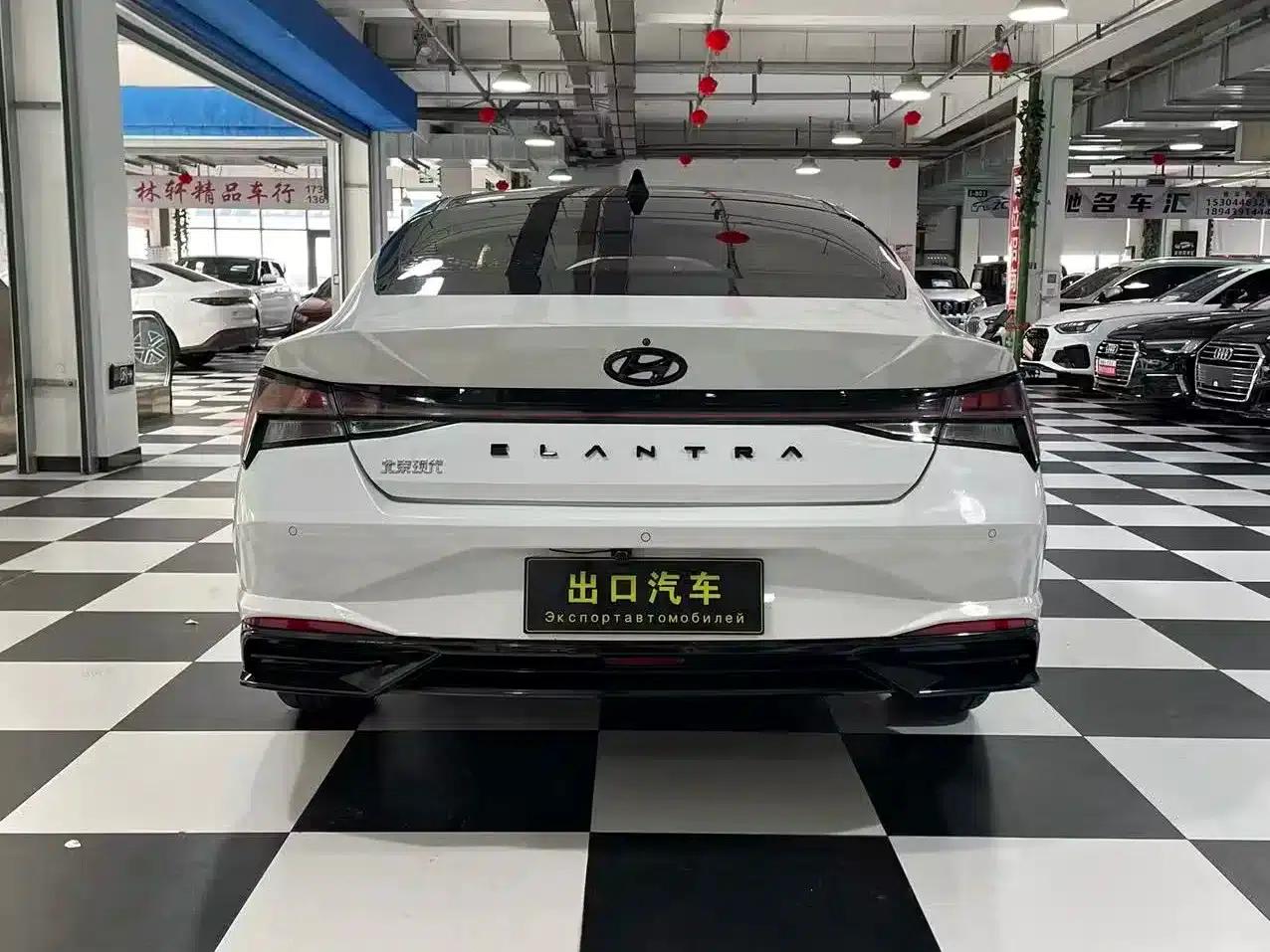Hyundai Elantra 2021 1.5L CVT LUX Premium Edition — миниатюра 8