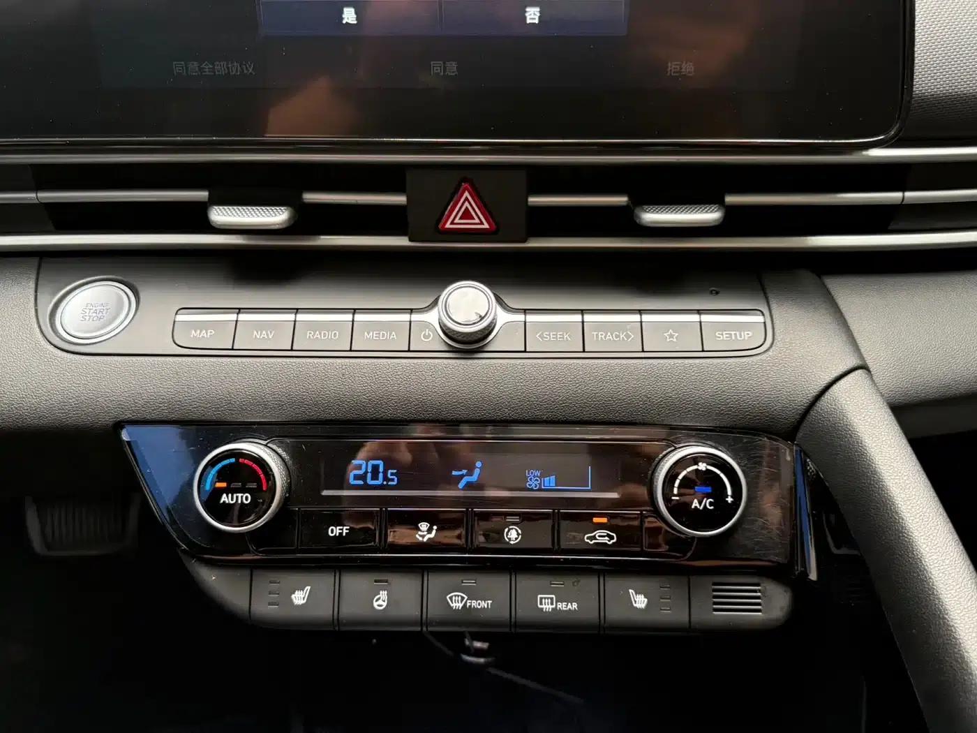 Hyundai Elantra 2023 1.5L CVT LUX Premium Edition — миниатюра 14
