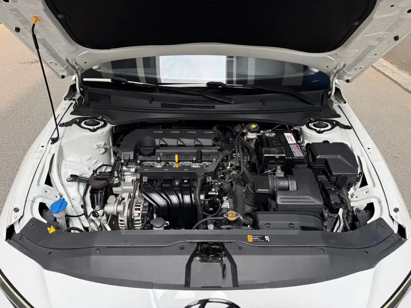 Hyundai Elantra 2023 1.5L CVT LUX Premium Edition — миниатюра 26