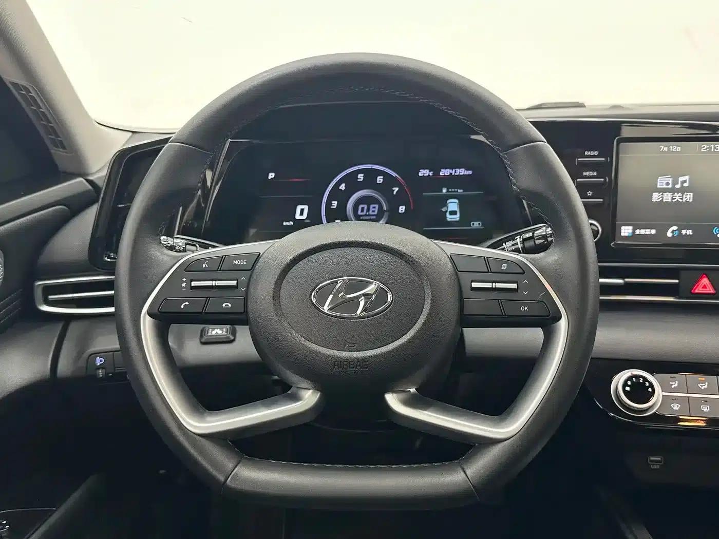 Hyundai Elantra 2022 1.5L CVT GLX Elite Edition — миниатюра 12