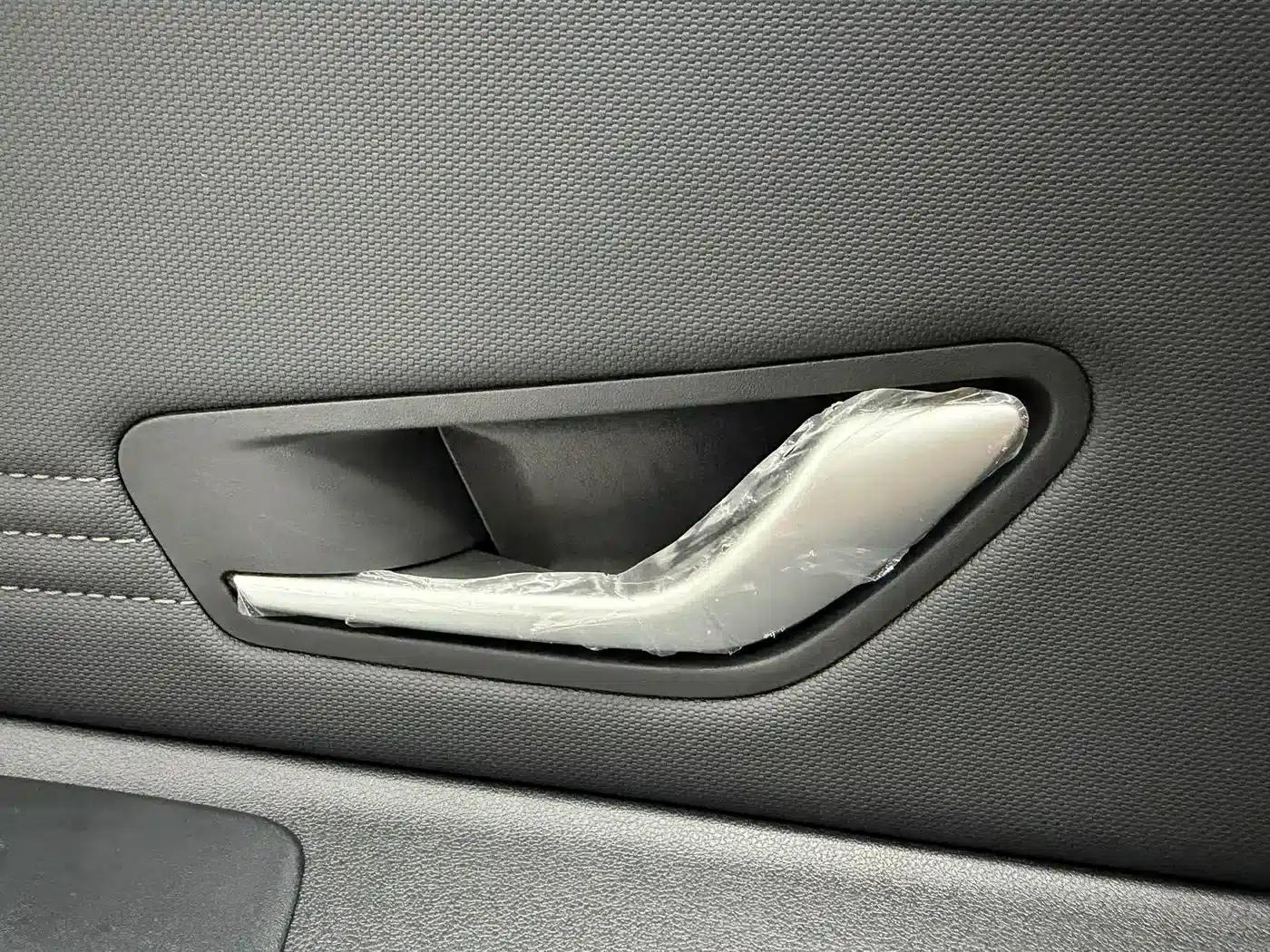 Hyundai Elantra 2023 1.5L CVT LUX Premium Edition — миниатюра 16