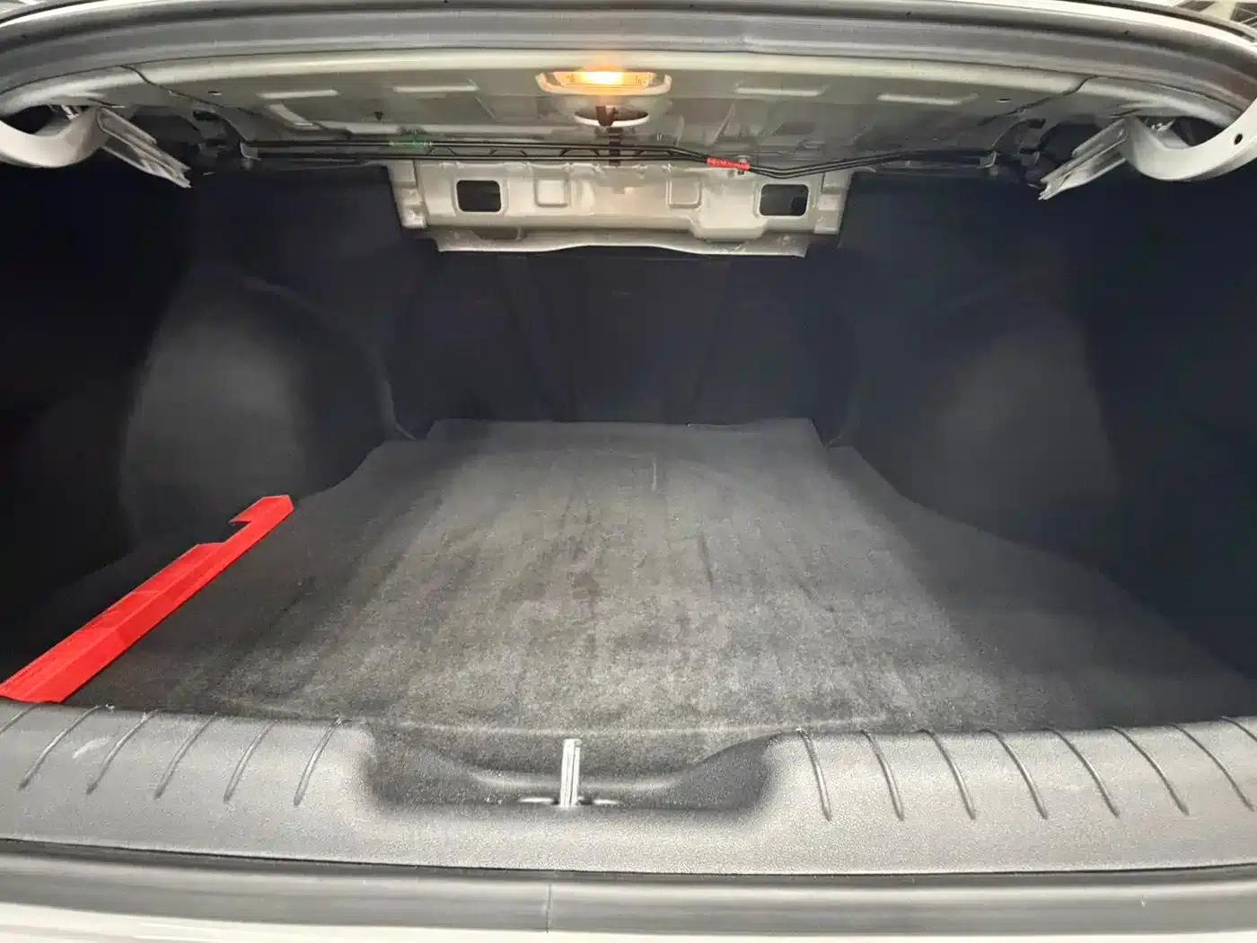 Hyundai Elantra 2023 1.5L CVT LUX Premium Edition — миниатюра 17