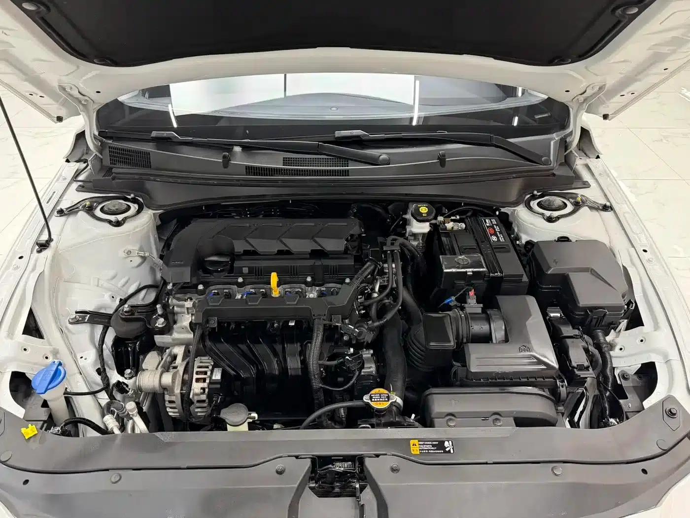 Hyundai Elantra 2023 1.5L CVT LUX Premium Edition — миниатюра 22
