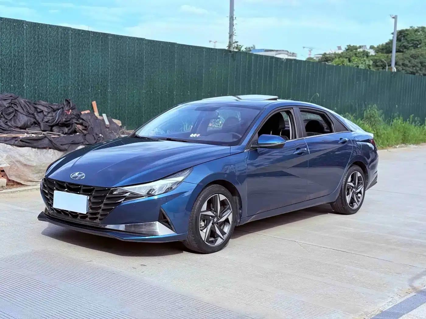 Hyundai Elantra 2021 1.5L CVT LUX Premium Edition — миниатюра 1